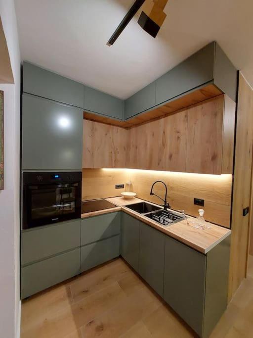 Frequency 286 Tirane Apartment Luaran gambar
