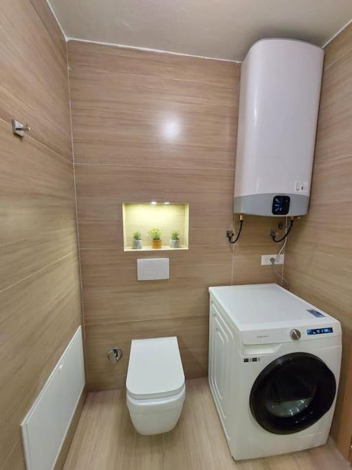 Frequency 286 Tirane Apartment Luaran gambar