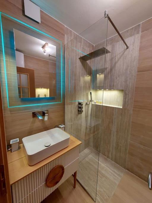 Frequency 286 Tirane Apartment Luaran gambar